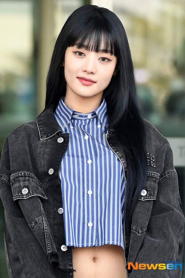 여자아이들 민니 '인형과의 눈맞춤'[포토엔HD] : 네이트 뉴스