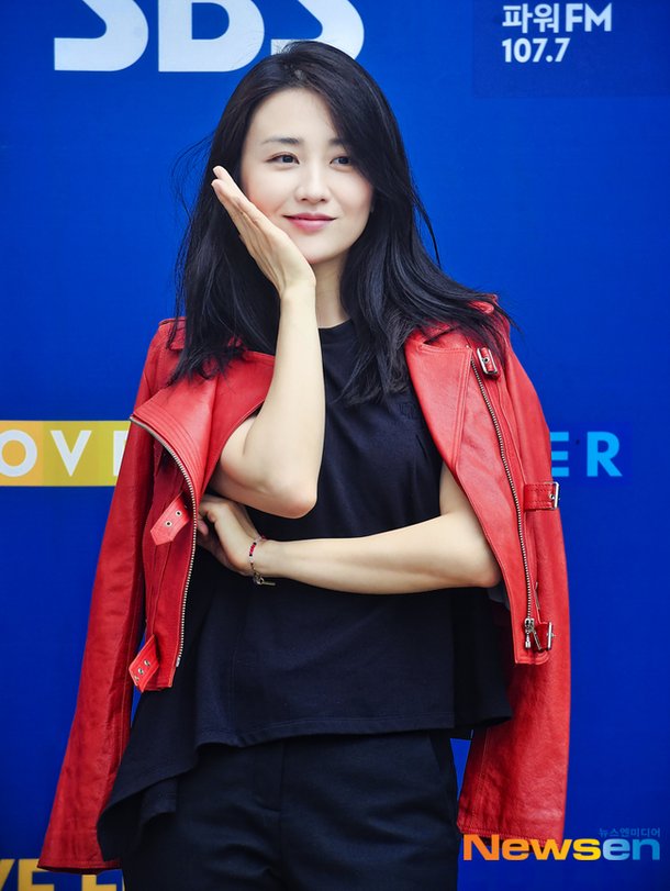박하선, 흡인력 있는 출근길 표정 [포토엔HD] | 네이트 연예