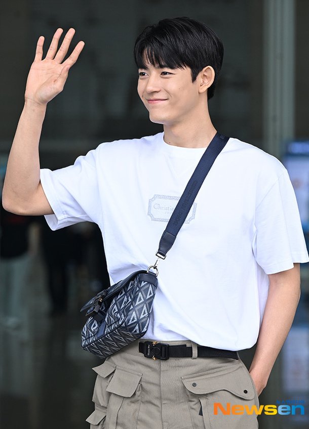 로몬, 미소와 함께 인사 [포토엔HD] : 네이트 연예