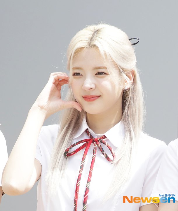 ITZY 리아, 사랑스러운 매력 [포토엔HD] | 아이돌24시 : 네이트 연예