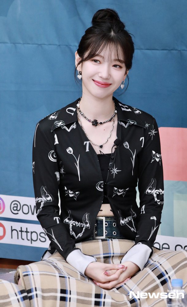 로켓펀치 수윤, 즉석에서 사인CD 선물[포토엔HD] : 네이트 연예