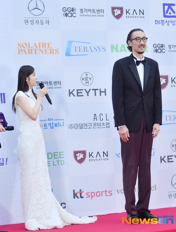 한기범, 멀리서 봐도 눈에 확 띄네~[포토엔HD] : 네이트 연예