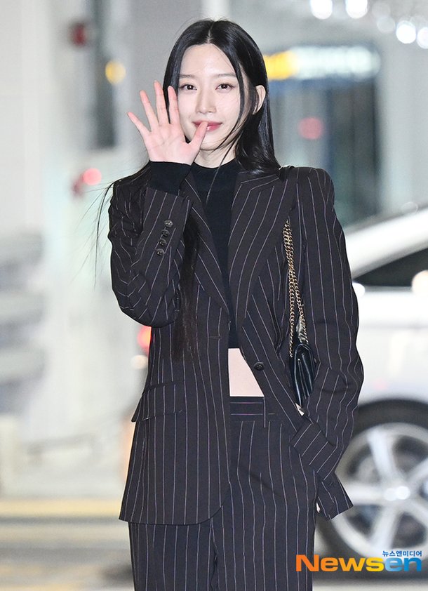 문가영, 얼굴 가리는 인사 [포토엔HD] : 네이트 연예