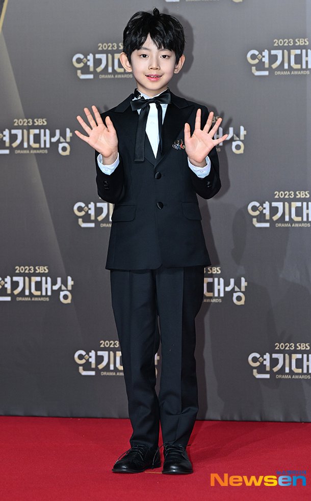 한지안, 귀여운 인사 [포토엔HD] : 네이트 연예