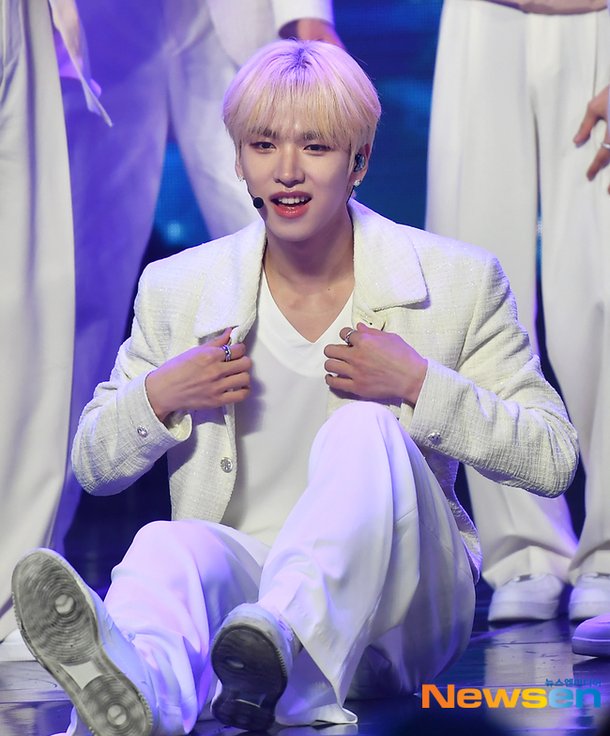 n.SSign 엔싸인 한준, 매력이 흘러넘치네~ [포토엔HD] : 네이트 연예