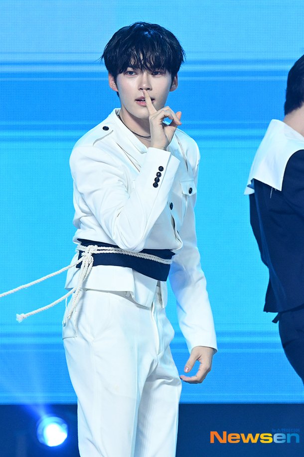 성한빈, 쉿 [포토엔HD] : 네이트 연예
