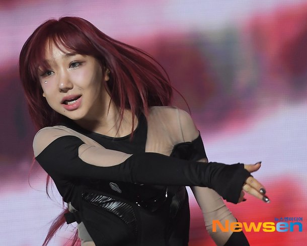 BADVILLAIN 엠마, 시크함이 가득가득~ [포토엔HD] : 네이트 연예