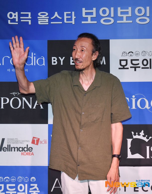 한기범, 멀리서 봐도 눈에 확 보이는 존재감 : 네이트 연예
