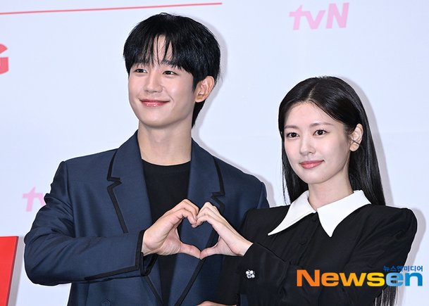 "노코멘트" 정해인·정소민 '엄친아'보다 더 핫한 열애설[종합] : 네이트 연예