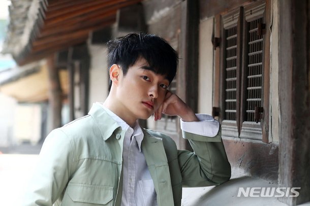 뉴시스와 인터뷰 앞둔 배우 윤찬영 : 네이트 연예