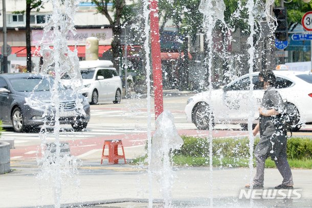 '무더위 날릴 시원한 물줄기' : 네이트 뉴스