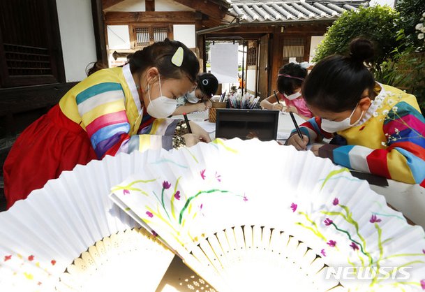 한복 입고 단오선 만드는 어린이들 : 네이트 뉴스