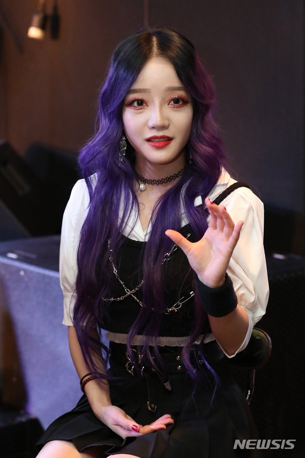 여성 하드록 밴드 '롤링쿼츠' 드러머 영은 : 네이트 연예
