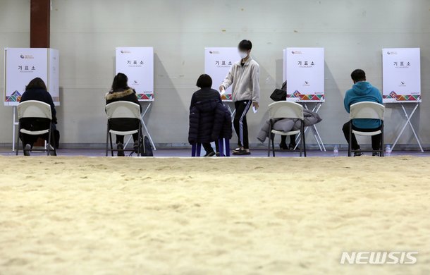 씨름장에서 샅바 대신 투표 : 네이트 뉴스
