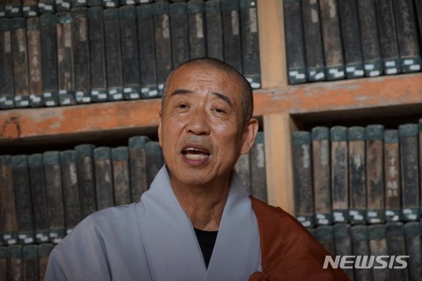 해인사 주지 현응 스님 후임 놓고 핵심 권력 힘겨루기? : 네이트 뉴스 해인사 주지 현응 스님 후임 놓고 핵심 권력 힘겨루기? : 네이트 뉴스