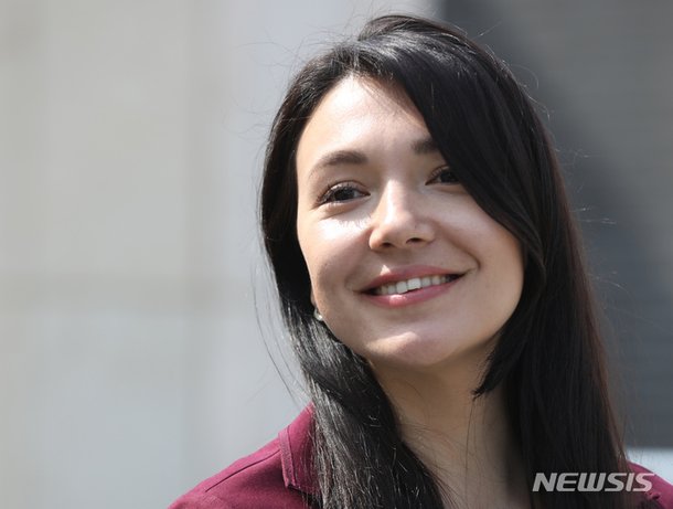 한국계 프랑스인 와인사업가 사라 수경 : 네이트 연예