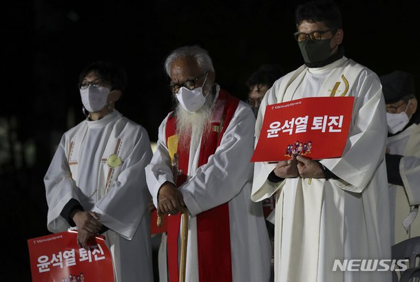 미사하는 천주교 정의구현사제단 신부들 : 네이트 뉴스