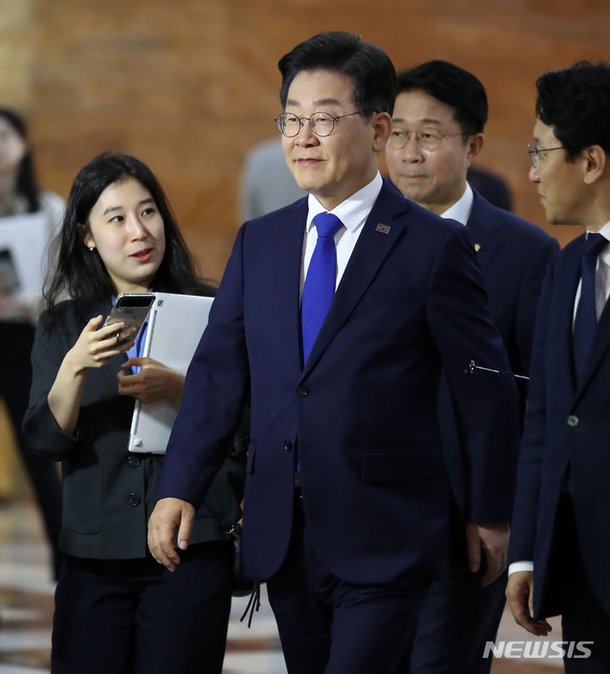 교섭단체 대표연설 참석하는 이재명 대표 : 네이트 뉴스