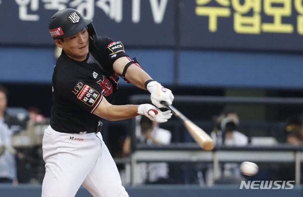 강현우, 땅볼이지만 상대 실책 : 네이트 스포츠