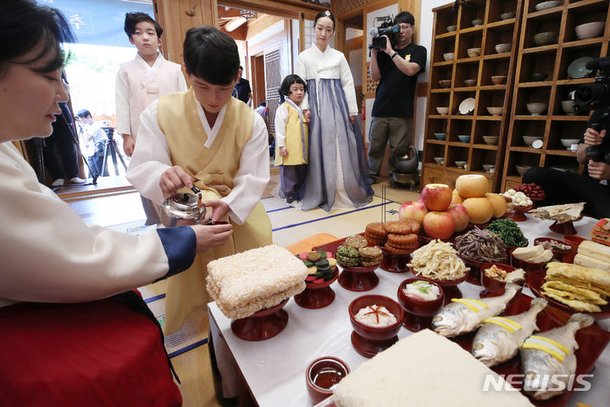 추석 전통 차례상 차례 시연 : 네이트 뉴스