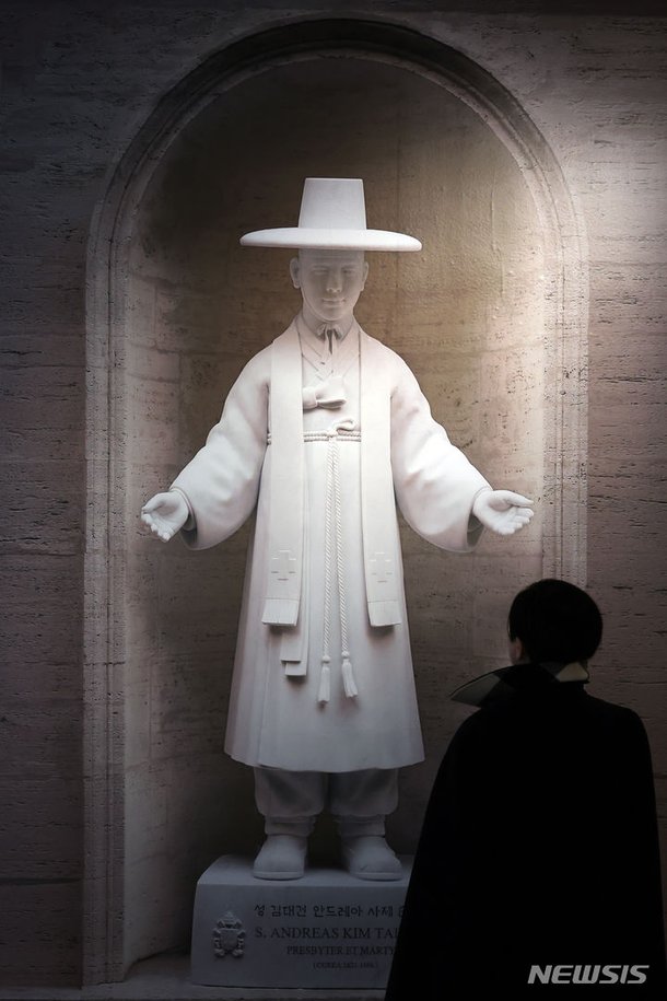 한진섭 개인전 '성 김대건 안드레아 신부, 바티칸에 서다' 여는 가나아트 : 네이트 뉴스
