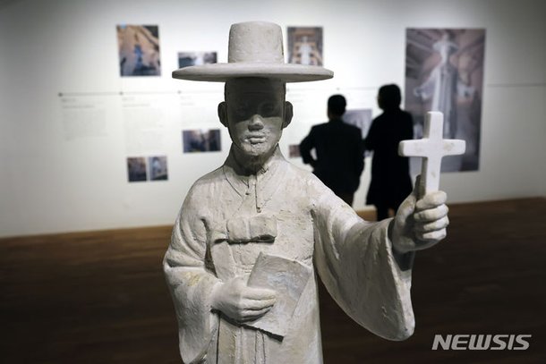 한진섭 개인전 '성 김대건 안드레아 신부, 바티칸에 서다' 여는 가나아트 : 네이트 뉴스