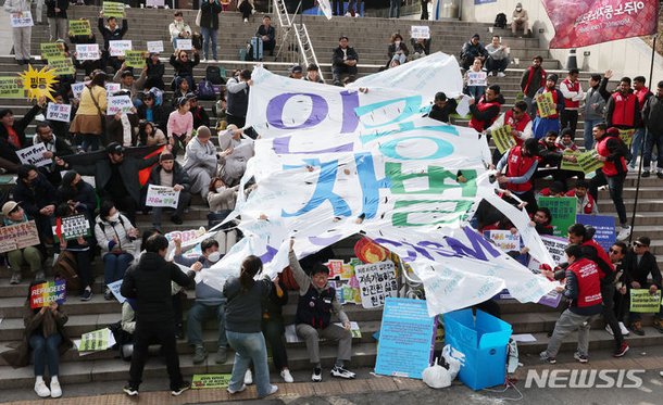 인종 차별 이제 그만 : 네이트 뉴스