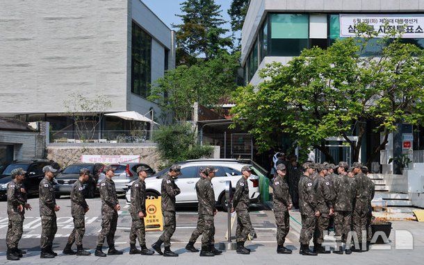 사전투표 준비하는 군 장병들 : 네이트 뉴스