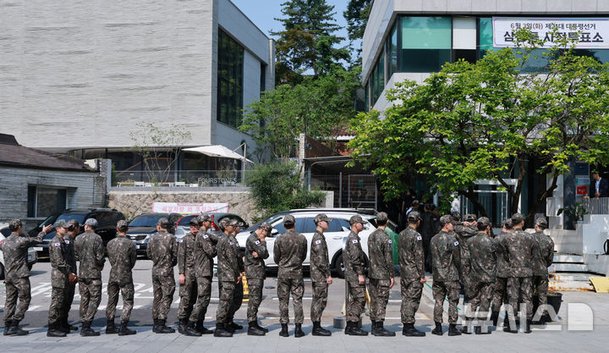 사전투표 준비하는 군 장병들 : 네이트 뉴스