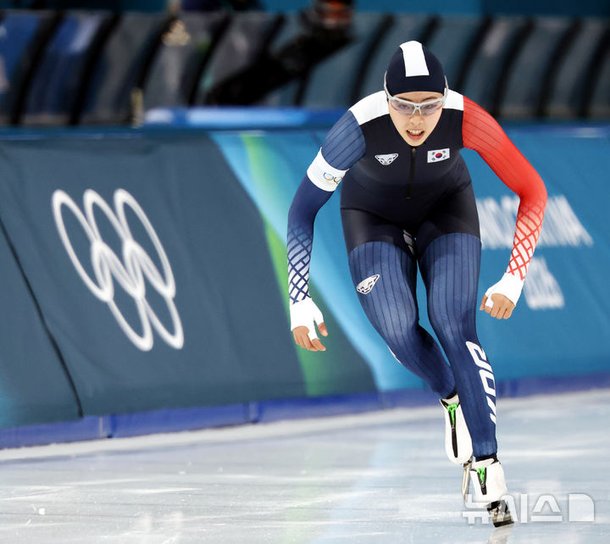 스피드스케이팅 여자 500m, 역주하는 이나현 : 네이트 스포츠