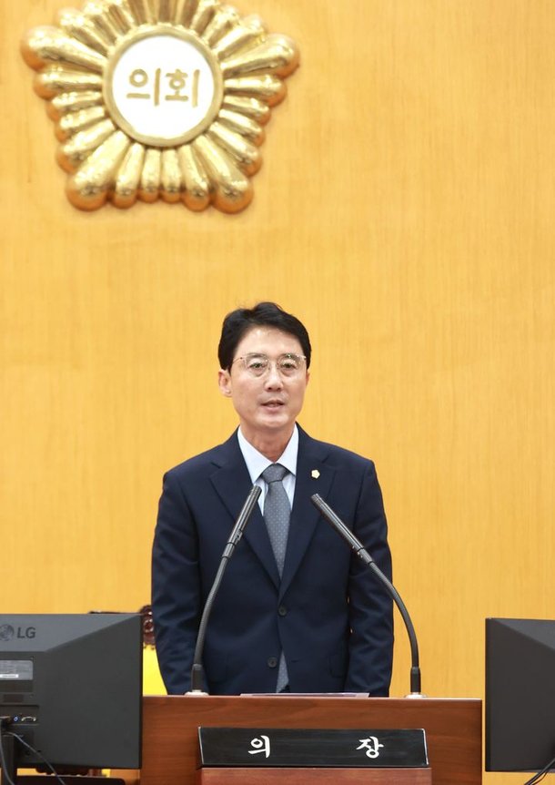 충주시의회 유영기 의장 선출…야당 