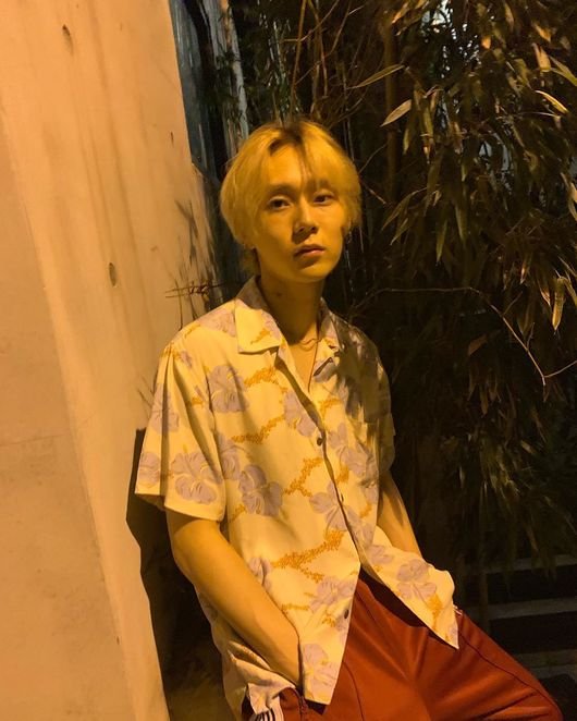 '현아♥' 이던, 여자 친구가 찍어줬을까…몽환美 발산 [★SHOT!] : 네이트 연예