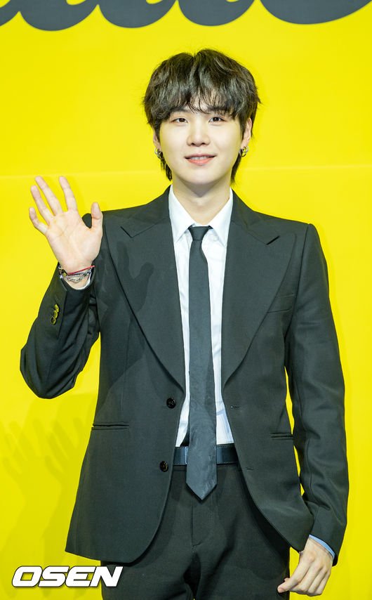 [사진]방탄소년단(BTS) 슈가,'사랑스럽게 미소 지으며 손 인사' : 네이트 연예
