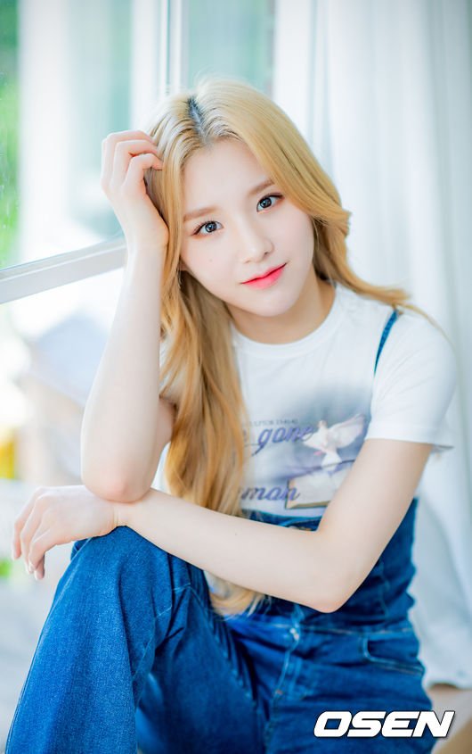 [사진]이달의 소녀 희진,'요정 그 자체' : 네이트 연예
