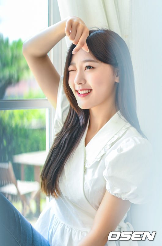 [사진]이달의 소녀 최리, '하트가 뚝뚝' : 네이트 연예