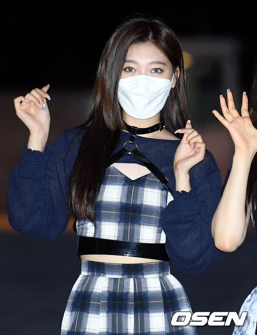 [사진]이달의 소녀 최리, '신비로운 블루 아이' : 네이트 연예