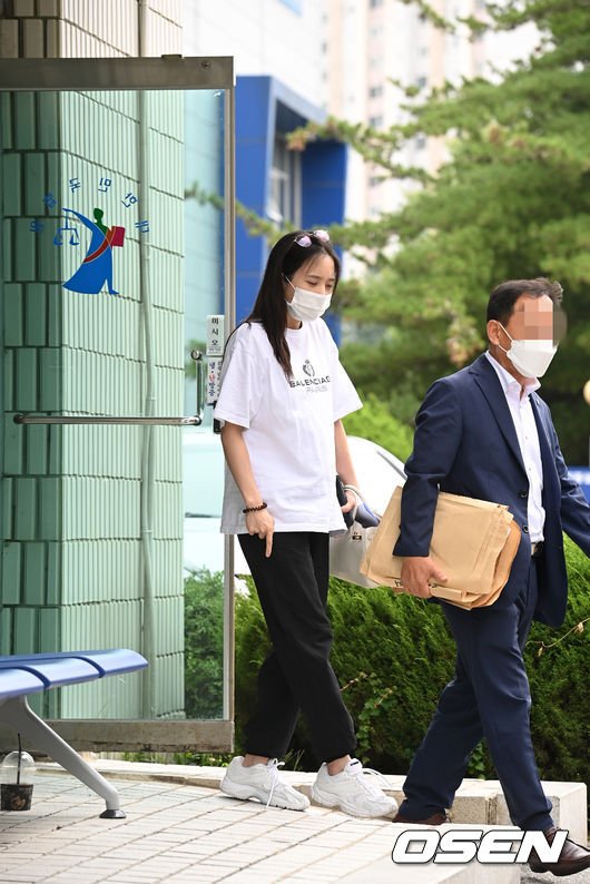 [사진]변호사와 법원 나서는 한서희 : 네이트 연예