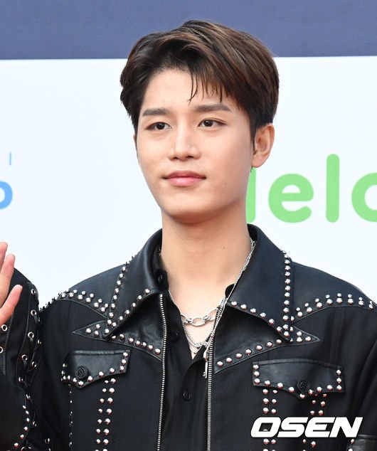 [사진]NCT 127 태일, '입꼬리만 살짝 올려도' : 네이트 연예