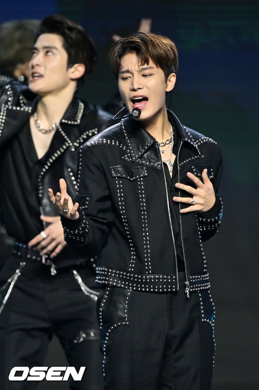 [사진]NCT 127 태일,'파워 넘치는 열창' : 네이트 연예