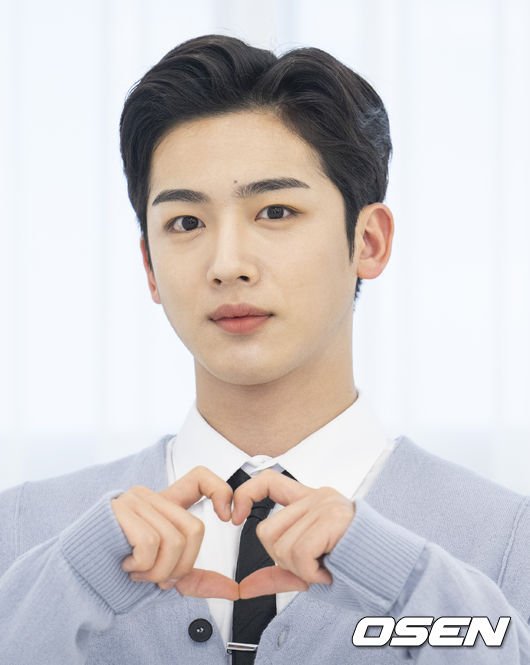 [사진]위아이(WEi) 김요한,'너만을 위한 하트' : 네이트 연예