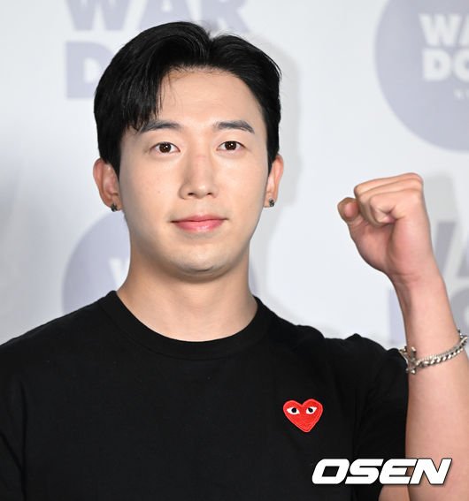 [사진]유키스 훈, '씩씩하게' : 네이트 연예