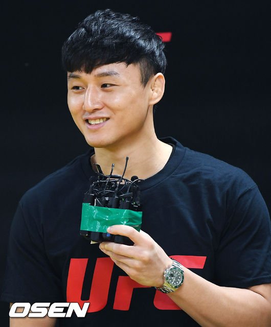 "팬들 심장 뛰게 했다"…최두호, 한국 최초 UFC 명예의 전당 헌액 : 네이트 스포츠
