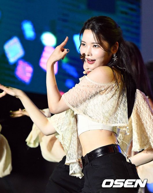 [사진]위키미키 리나, '마주치면 빠져든다' : 네이트 연예