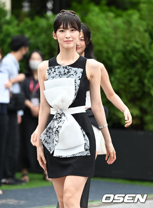 [사진]오마이걸 아린, '청순 눈빛에 반하다' : 네이트 연예