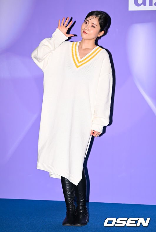 [사진]러블리즈 진,'깜찍 인사' : 네이트 연예