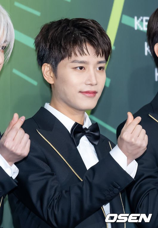 [사진]NCT127 태일,'손하트 날리며 눈빛 발산' : 네이트 연예
