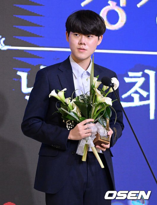 [사진]2022 바둑대상, 남자 최우수신인상 한우진 5단 : 네이트 스포츠