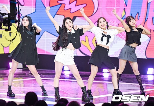 [사진]We;Na(위나),'깜찍하게' : 네이트 연예