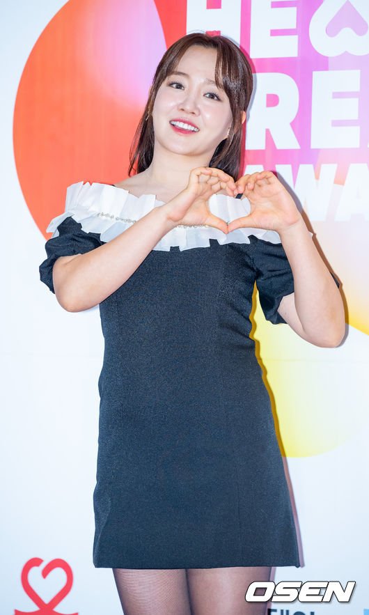 [사진]윤하,'사랑을 드려요' : 네이트 연예