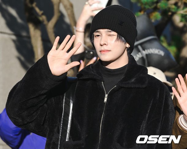 [사진]크래비티 세림, '햇살이 만든 윙크' : 네이트 연예